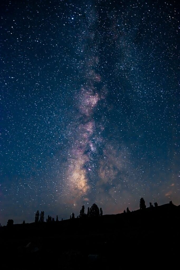 Mastering the First Impression: Your intriguing post title goes here Breathtaking capture of the Milky Way illuminating the night sky with countless stars.