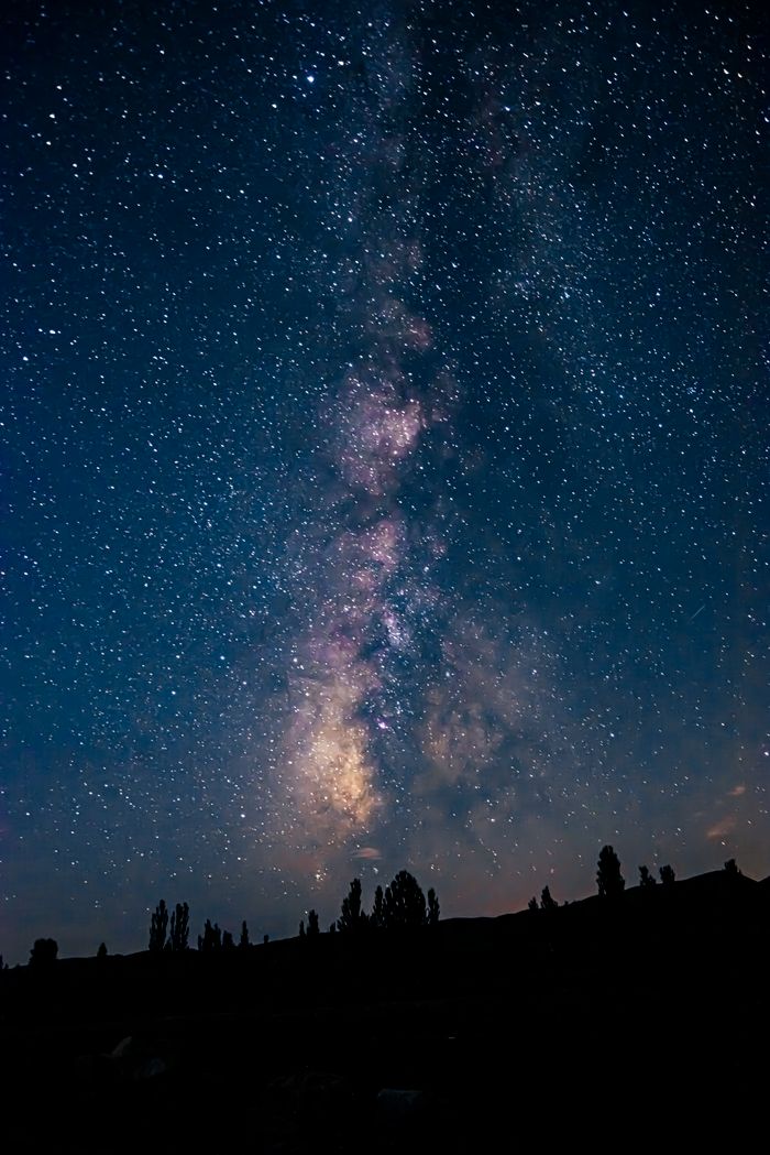 Mastering the First Impression: Your intriguing post title goes here Breathtaking capture of the Milky Way illuminating the night sky with countless stars.